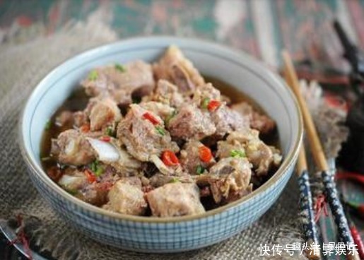 常给家人做的菜,香气四溢解馋下饭,可补肾养血,滋阴润燥利二便