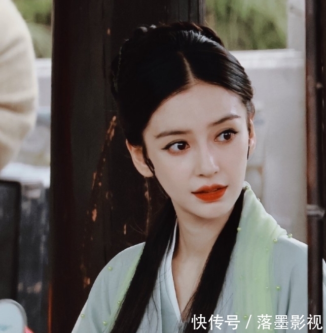 baby新造型出炉,穿古装扮“青蛇”好养眼,休息时的生图美上热搜