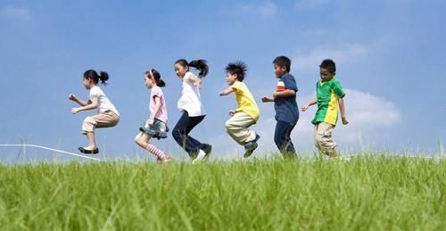 身高|骨骼闭合前，孩子身体会释放信号，抓住最后机会，身高还能窜一窜