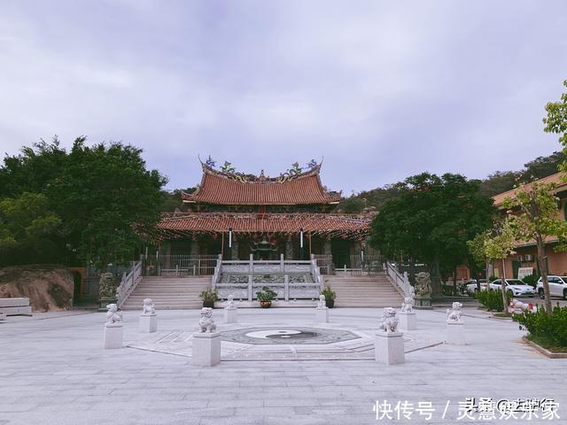 寺庙|和尚不念经道士刷抖音,功德箱改扫码支付,当今怪异的寺庙道观