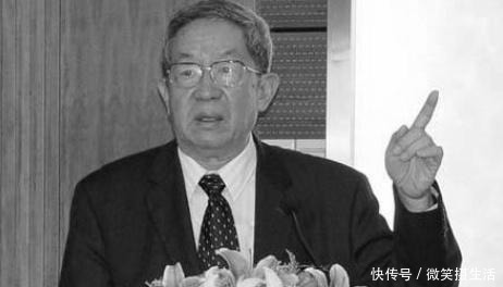 回乡|张作霖孙子64岁回乡祭祖，在祖坟前大喊9个字，让人无不动容