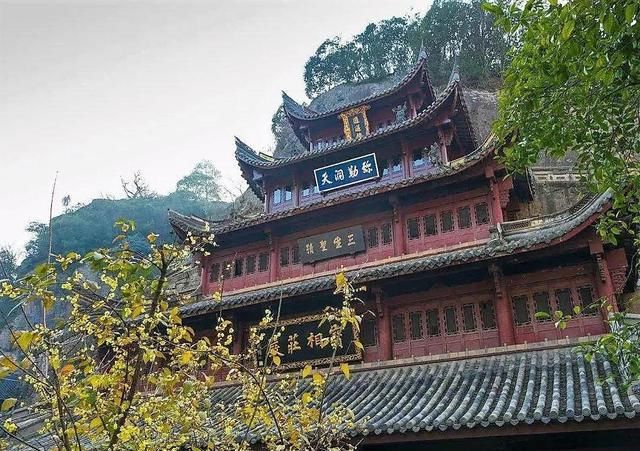 老年|浙江香火很旺盛的一座寺庙，内有1600多年的石弥勒佛，还是4A