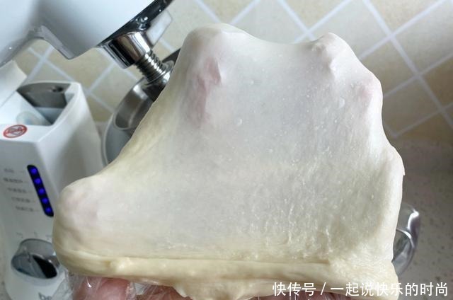 早餐女儿最爱的一款吐司,1周可以吃3次,柔软拉丝放三天也不硬