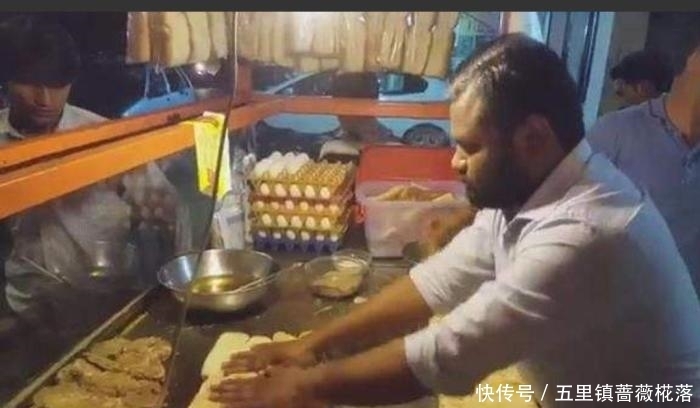 卖相|印度的“奇葩”小吃, 虽然卖相很差,但是很多人排长队买着吃