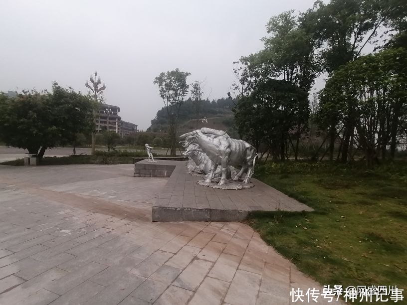 蓬安|逛游百牛赞歌广场，这里风景独好