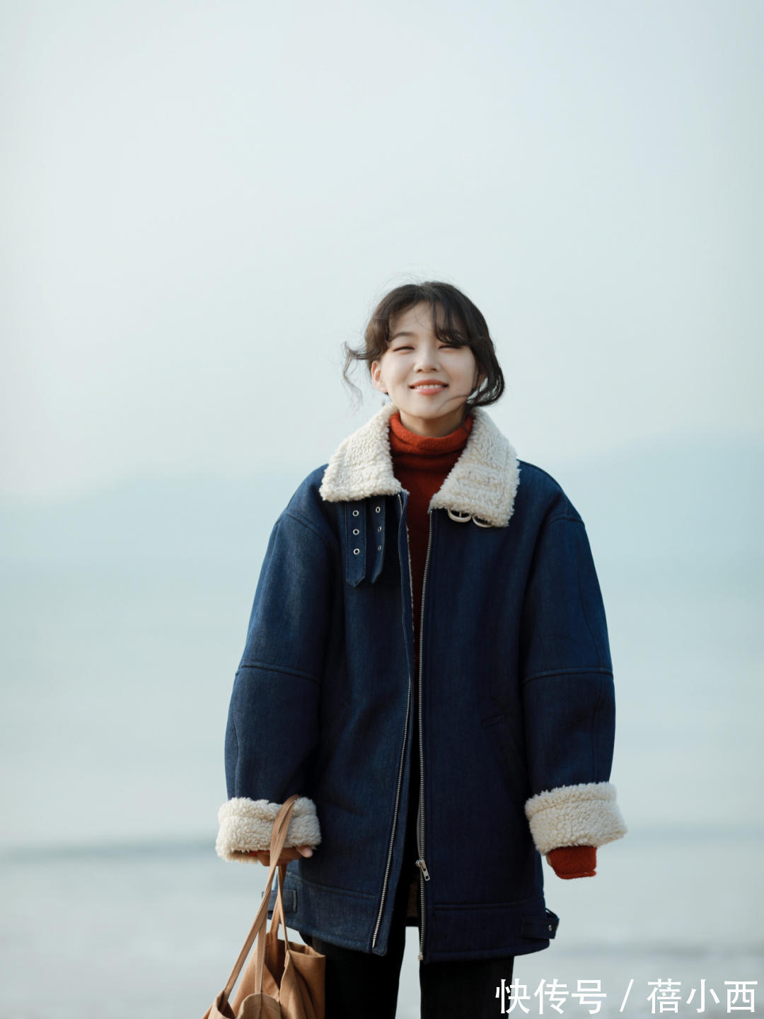 纯白色|冬天穿啥保暖又时髦?有这5款“羊羔毛外套”就够了,全身暖洋洋
