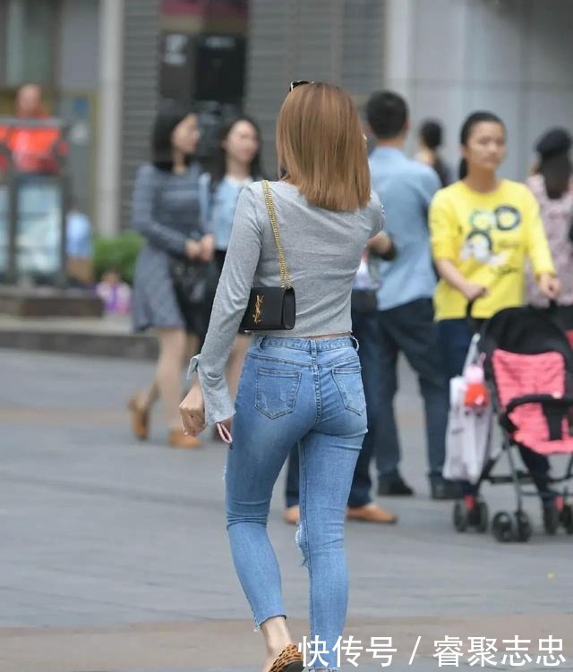 时尚|紧身牛仔裤修身瘦腿,时尚又有气质,对于微胖的人很友好