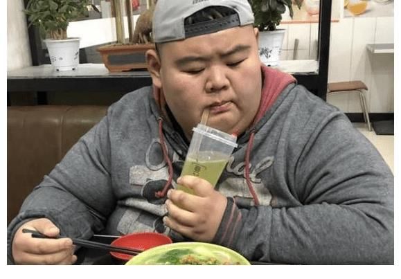 骑自行车|把胃切掉一半，一年狂瘦400斤，史上第一胖的他，如今让人羡慕