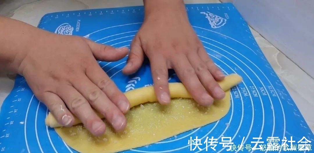 面包这样做才好吃，加4个鸡蛋，比蛋糕简单好吃，没烤箱也能成功