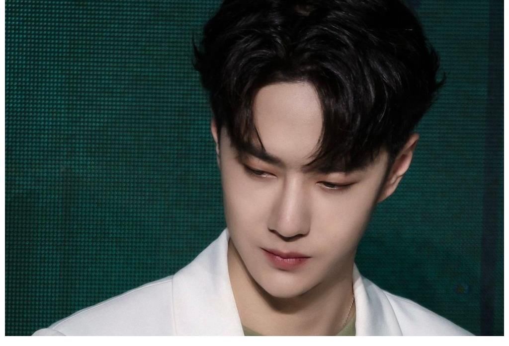 王一博活动惊喜出场，黑粉吐槽“足不出沪”，粉丝别样解读