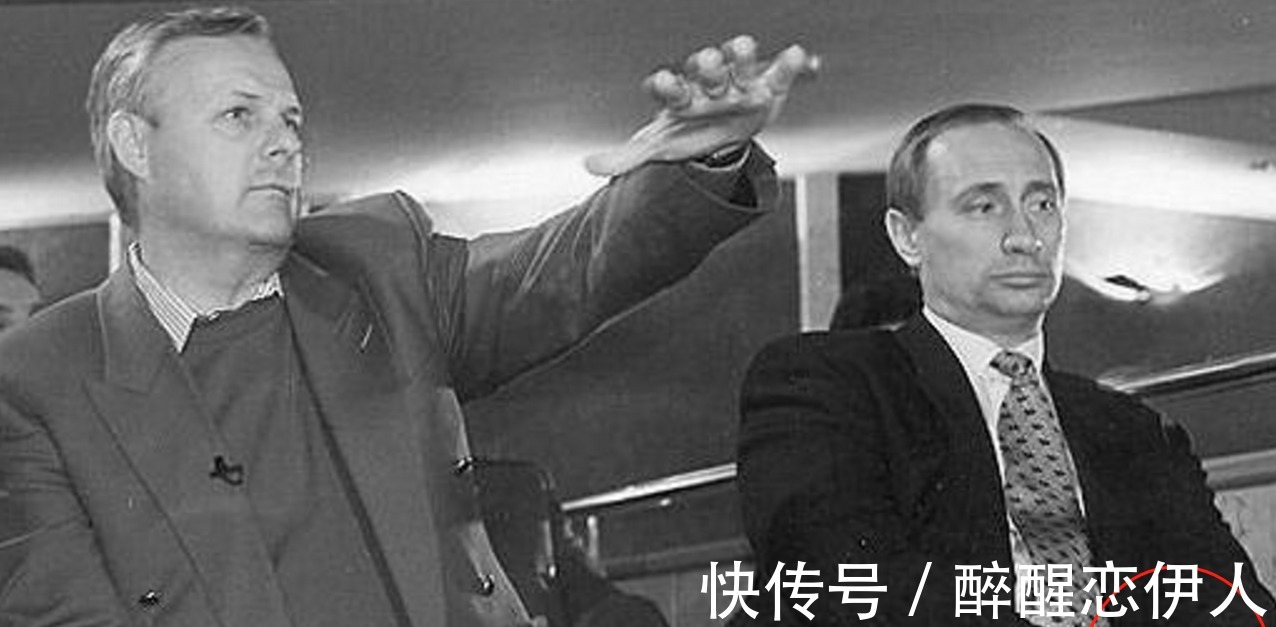 中国人 都说右手戴手表比较土,为何普京就喜欢戴右手不单纯因为舒服