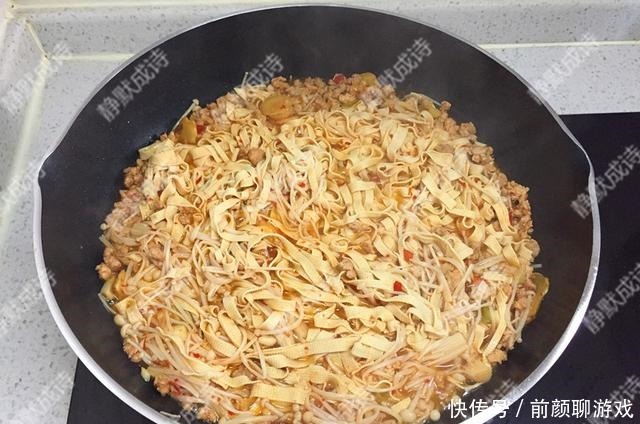 宅在家,我隔三差五做此菜,下饭又过瘾,还不长肉,做法超简单