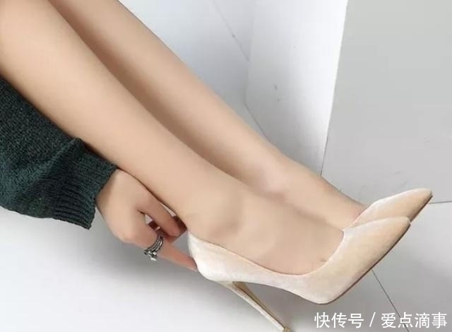 时髦感 细跟鞋融入经典时尚元素,彰显出不一样的潮流范儿!