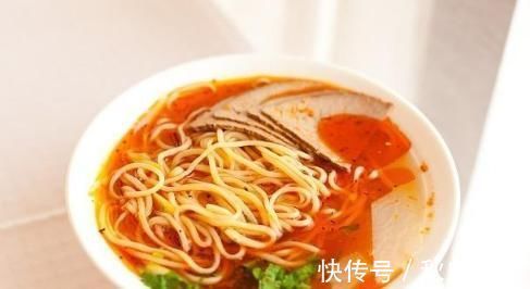 面条是糖尿病人的“大忌”?大夫直言:手握2个要诀,放心吃面条