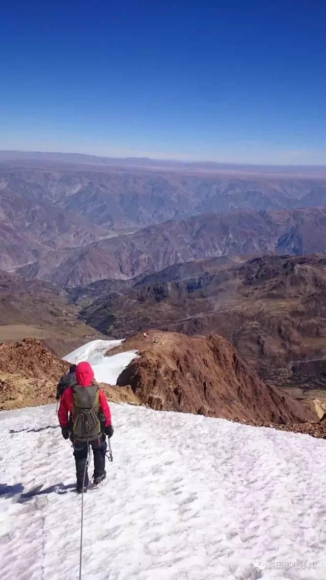 搁置32年的空难，却被2个登山爱好者，调查出了不为人知的秘密.