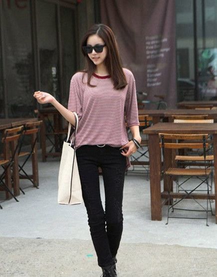 街拍:随性简单的穿搭,让美女气场全开,魅力无限