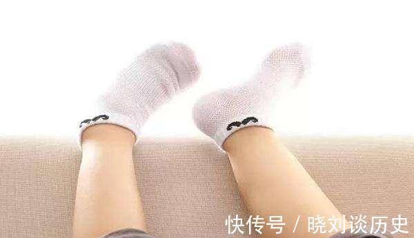 宝妈|十个宝宝里有九个都爱扯袜子,穿与不穿都有哪些好处,宝妈要了解