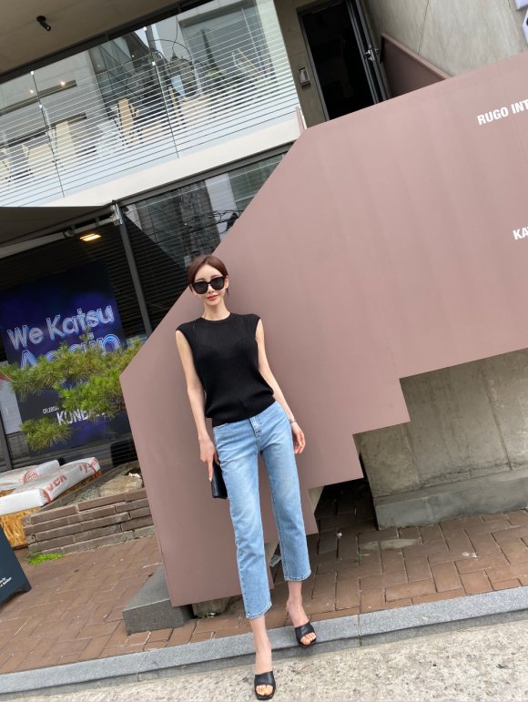 牛仔套装|孙允珠御姐型穿搭成熟撩人，针织套装和牛仔套装，哪款更性感?