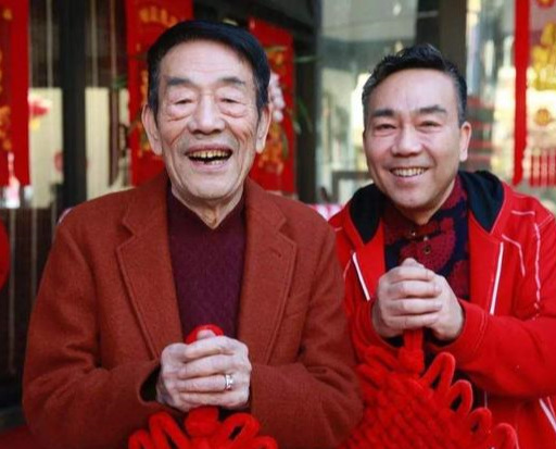 杨少华#著名相声艺术家杨少华,几句话逗乐启功,换得“中国莫里哀”真迹