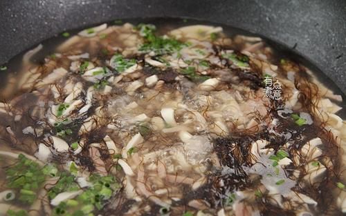  晚餐，这汤羹我家经常做，10分钟就上桌，鲜香嫩滑，好吃有营养