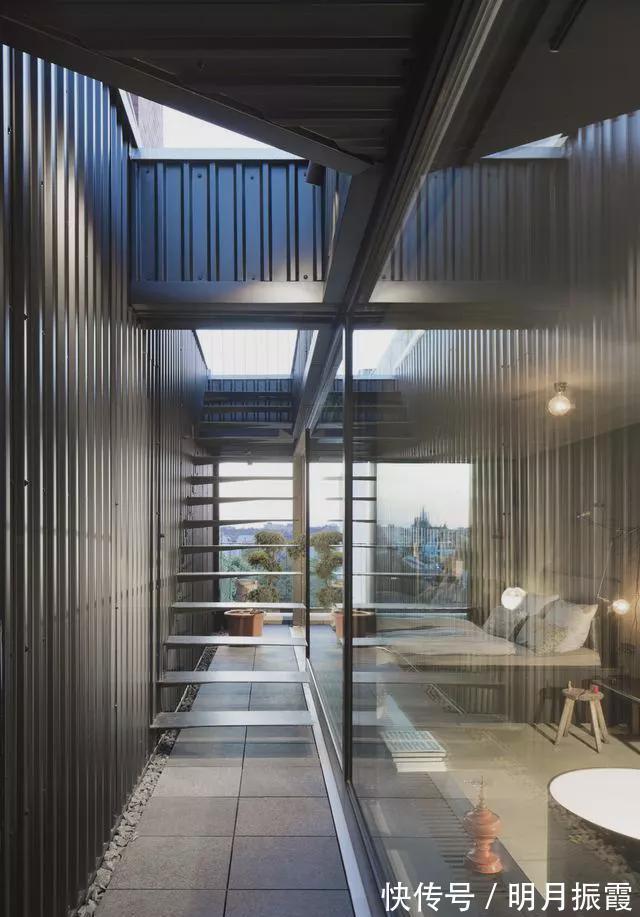 复式公寓|小夫妻搭建120平顶层复式公寓,公用的顶楼装得太漂亮,要拆吗?