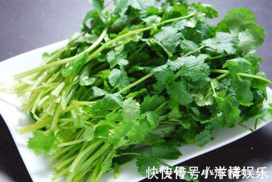 香菜|天然的“退烧药”找到了,用此物煮水,化痰止咳,冬天不感冒
