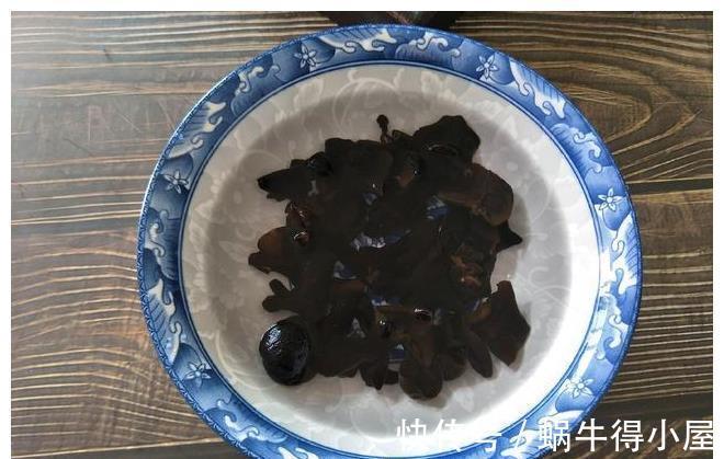浸泡|泡发木耳，万不可直接加水，跟厨师学了1招，10分钟泡一大盆