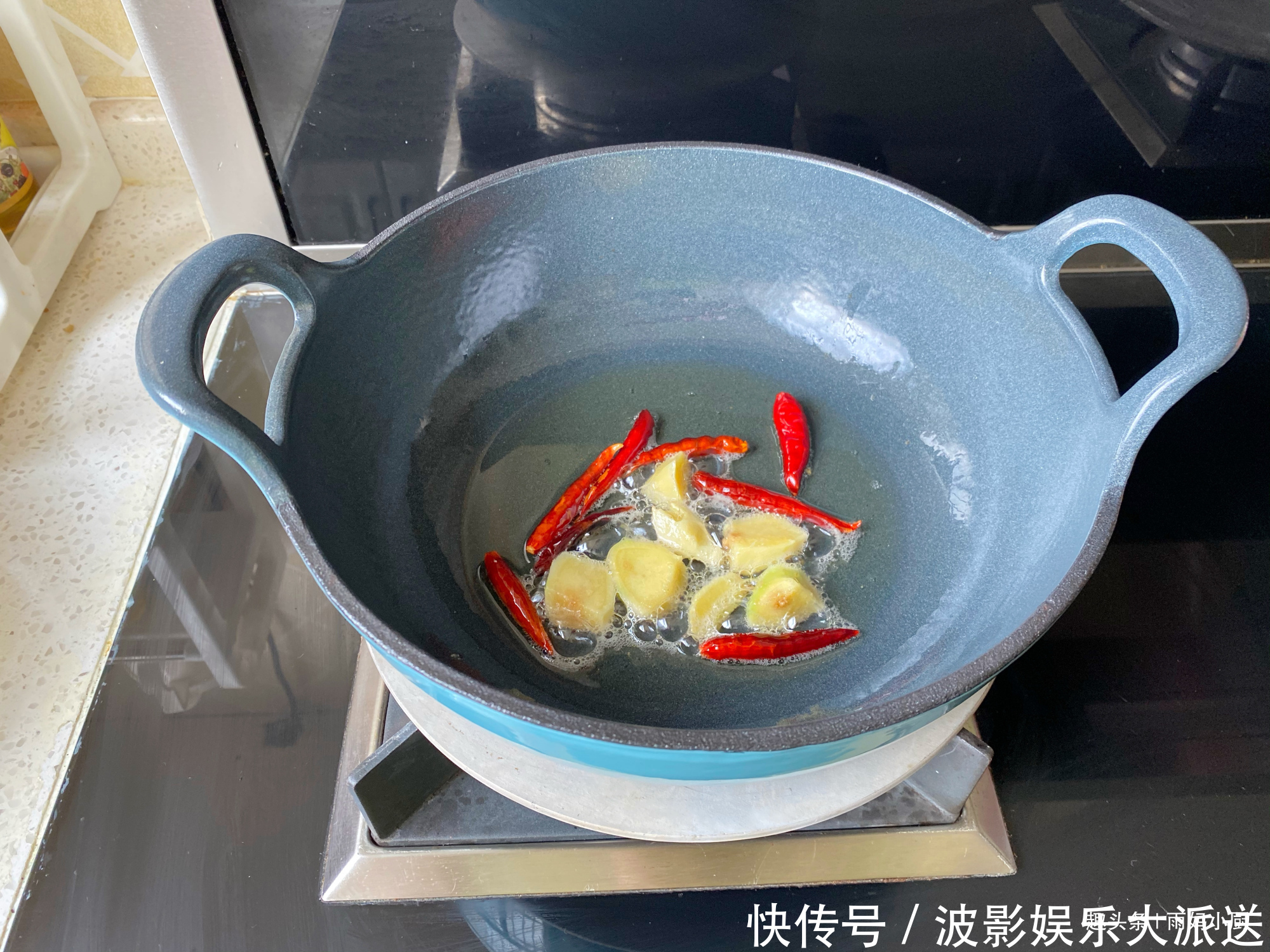 香嫩|想吃肉夹馍别再买了,自己在家做超简单,卤肉香嫩一次吃两过瘾