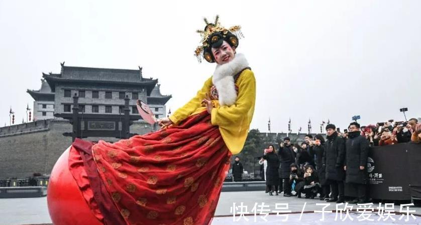 全运会|不倒翁小姐姐被指不配传递全运会火炬,玩COS到底该不该被尊重