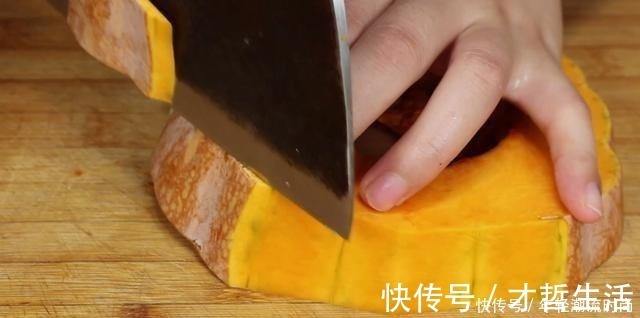 南瓜别做南瓜饼了，教你个神奇做法，简单又美味，给肉都不换