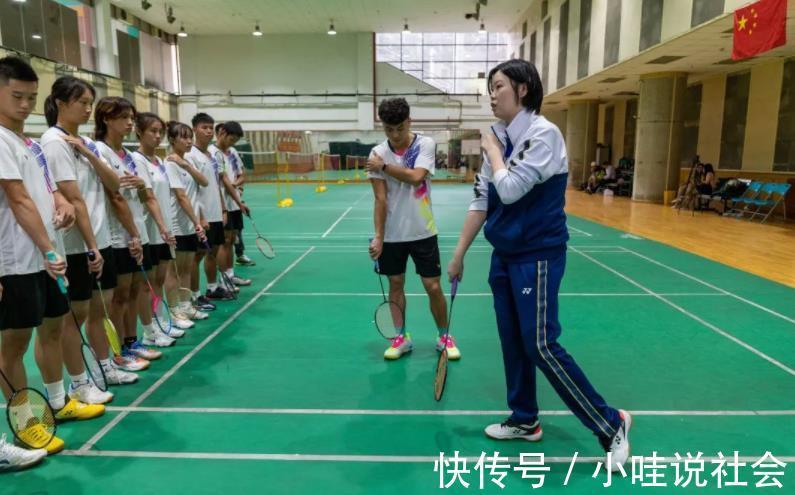 夫妇|恩爱国羽冠军夫妇生娃后同框亮相,发福明显,身份均发生转变