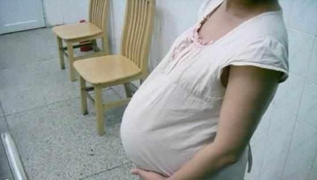 胎儿|孕期的一个习惯,导致胎儿''花式绕颈'',医生没办法只能剖了