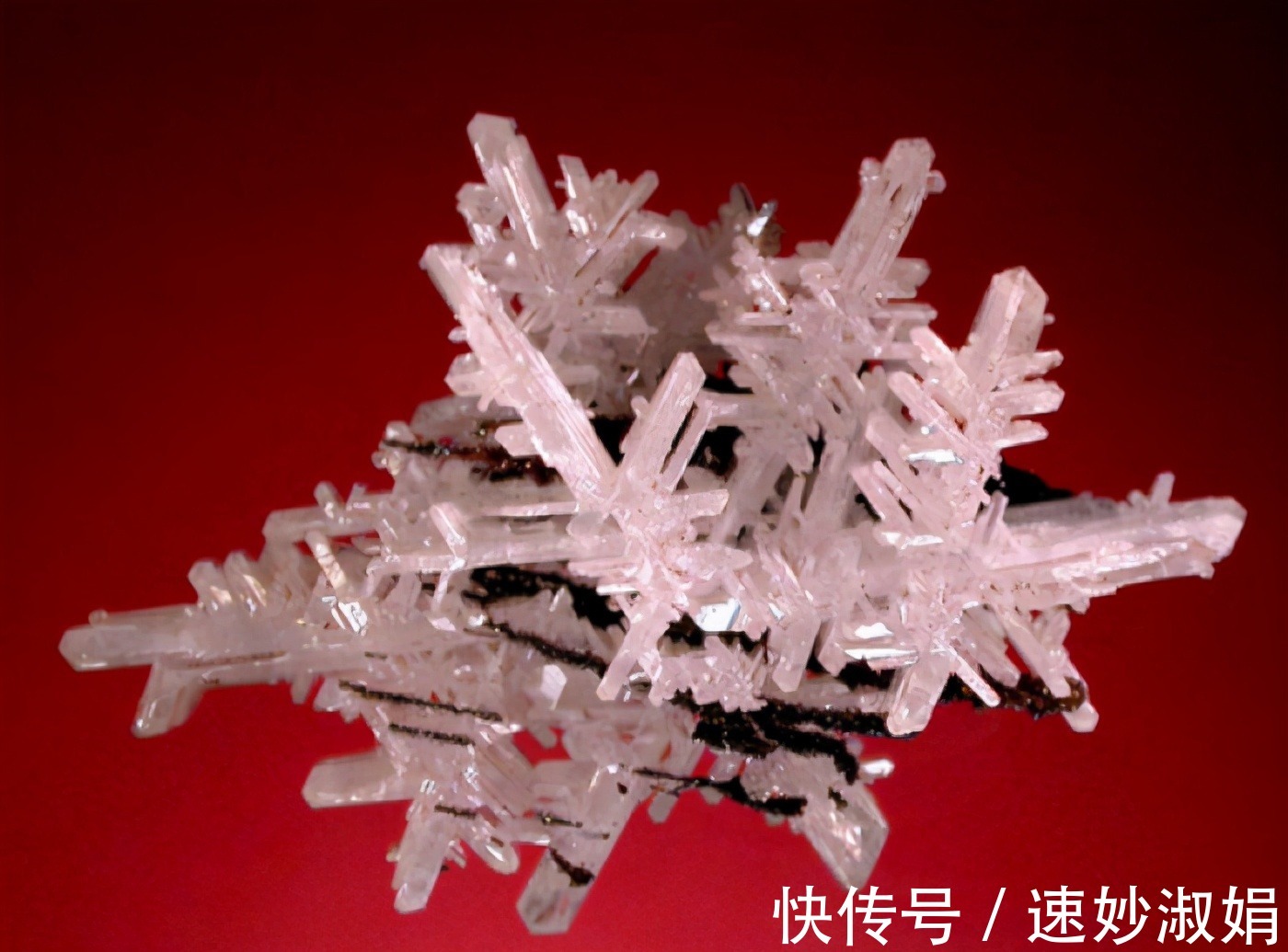 色散值|脆弱且美丽的稀有宝石,比钻石的火彩强几倍,晶体如雪花那样梦幻