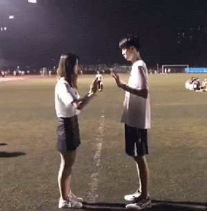 |搞笑GIF:小伙子你下来吧,我眼神跟不上了!