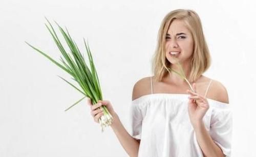 俗话“一根葱,十分钟”,什么意思对男人好处真多,你懂的