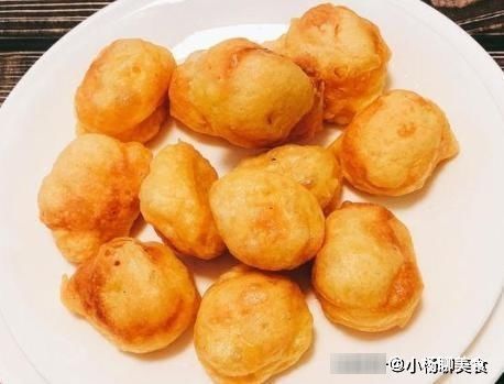 油馍头|早餐新吃法,手不沾面就能做,20分钟搞定上桌,个个香酥鼓大包