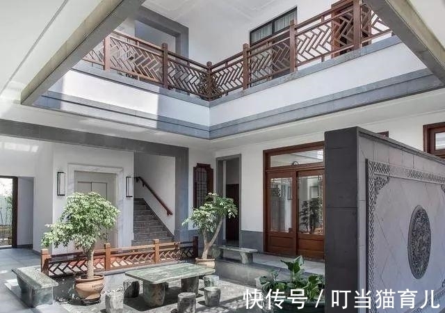 农村|在农村建这样的别墅, 没有人再说你土、没有品味了