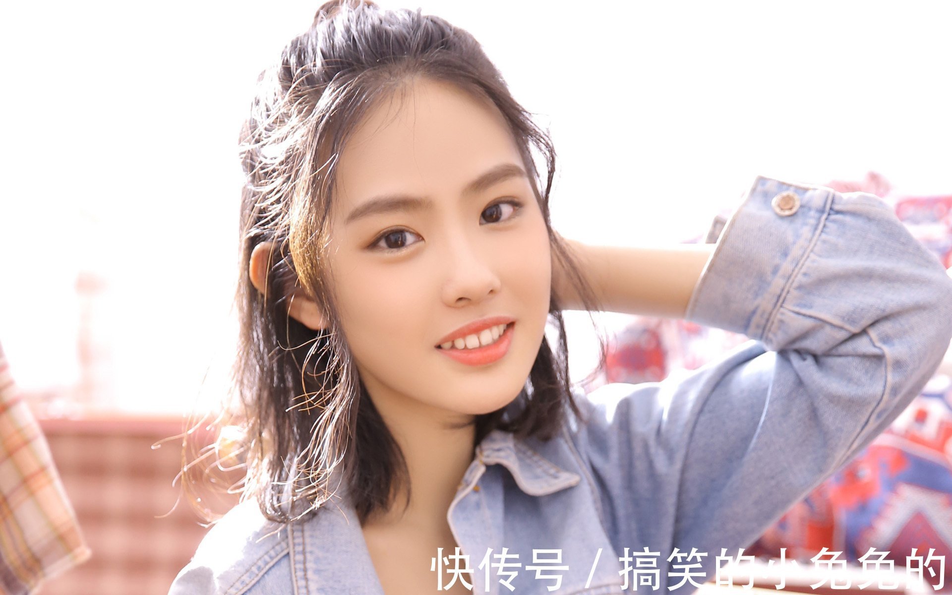 |搞笑GIF段子:神演技!不得不佩服大姐的反应!