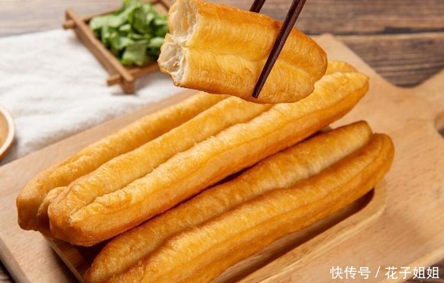 炸油条|冬天吃早餐,别再去外面买了,教你这样炸油条,外酥里软超好吃