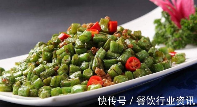 这道微酸脆口的小炒,不管是下饭佐粥还是拌面,味道都棒极了