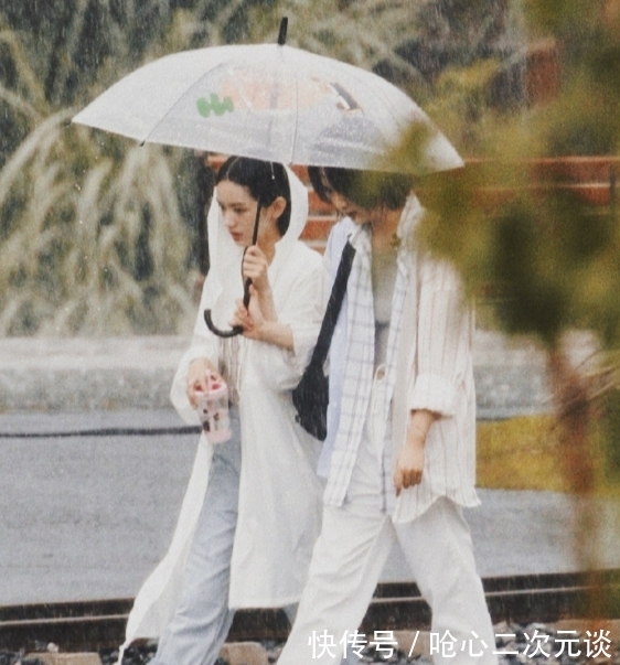 冯绍峰|赵丽颖录制《中餐厅》路透曝光，状态非常好，但这腿瘦得人心痛！