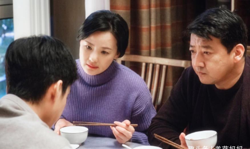 女孩|20岁女孩和爸爸开一间房,男朋友怒提分手,是谁三观不正?