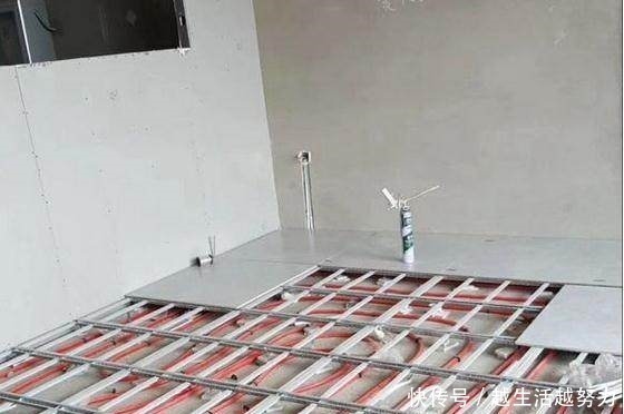 装修|新房装修,老师傅直接铺满一地的骨架贴瓷砖,还说很多人没见过!