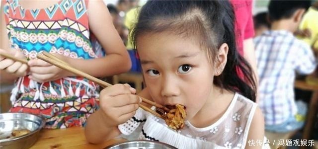 男孩|女孩“早熟”多半比男孩早,当女儿有这3种行为,家长们要注意了