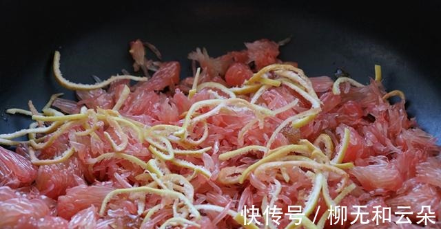 秋季干燥,要常吃这食材,4块一斤营养高,剥好皮再熬一熬好香呀!