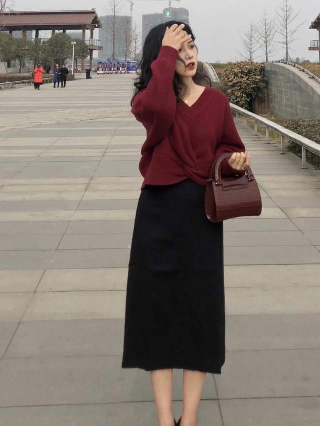 毛衣 秋季,牛仔裤怎么穿才好看?泡泡袖衬衫+阔腿牛仔裤,复古洋气