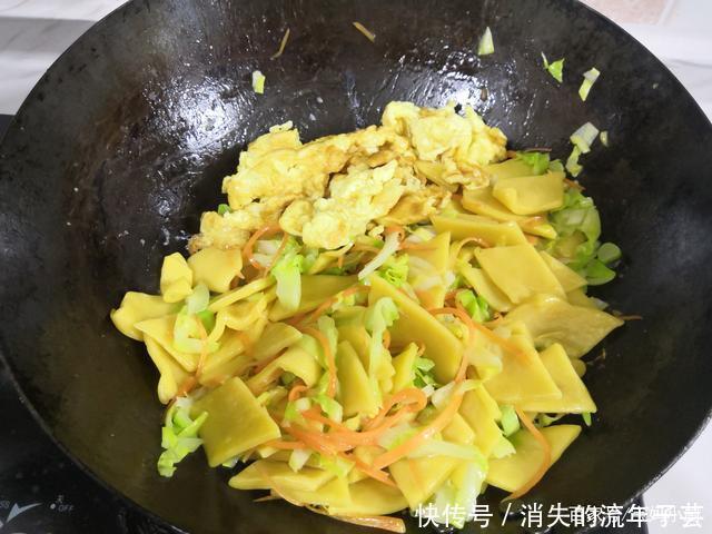 面片|早餐这样做,有菜有蛋有主食,营养多味道香,一上午都不饿