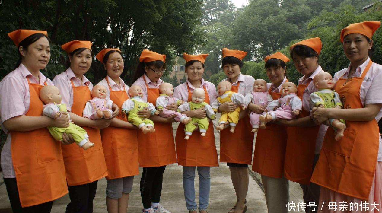 监控|家里请保姆后，8岁儿子总想睡觉，父母查看监控后奖励保姆5万元