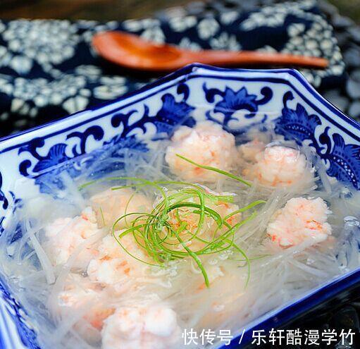 春季,白萝卜和它是绝配,简单煮一煮,暖胃健脾,老人小孩都爱喝