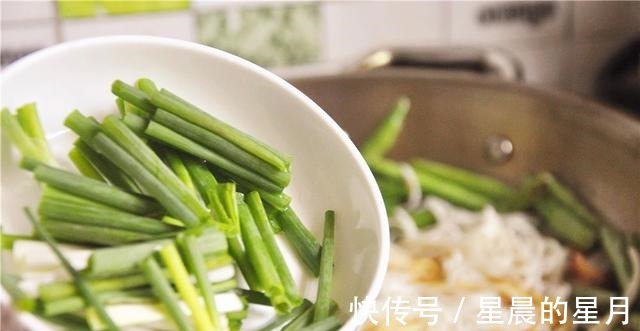 姜丝|虾仁豆角面,营养又好吃,健康美味!